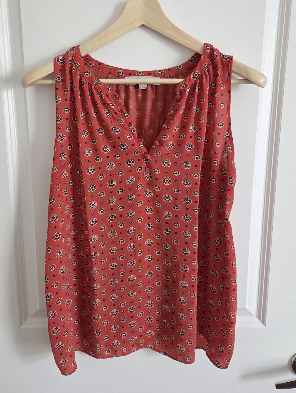 LOFT Sleeveless Printed V-Neck Women's Top, Size Small